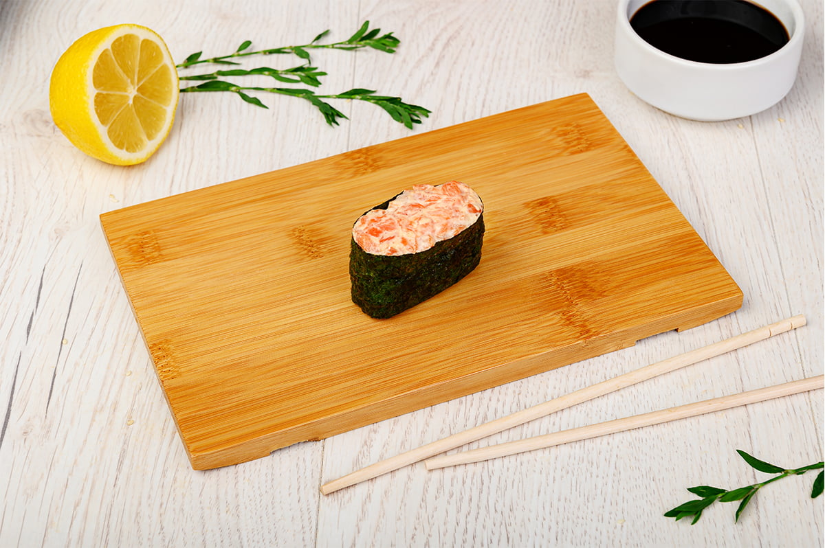 картинка Спайси суши с лососем от магазина Sushi-Love
